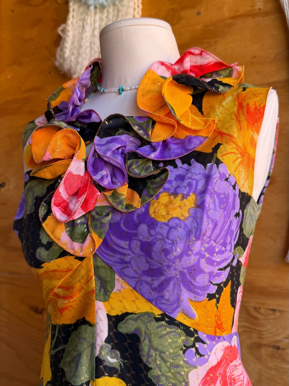 Vintage 1960s Aline Maxi Dress with Ruffle Neckline Gold Metallic Flower Power - Picture 3 of 6